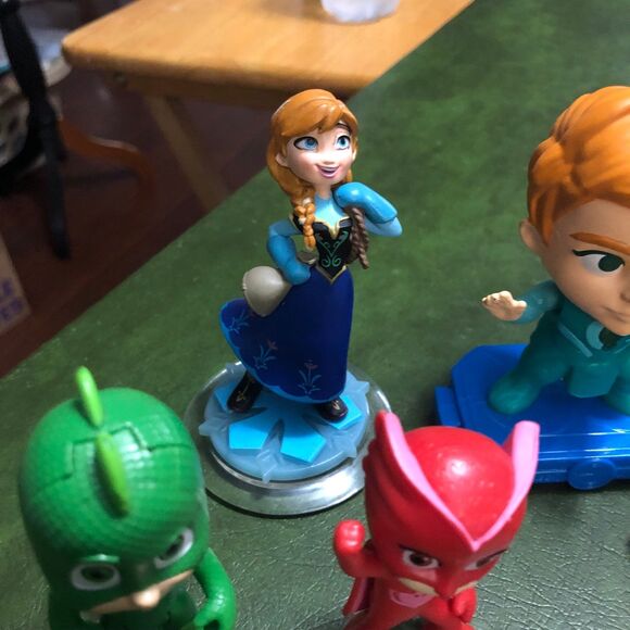 Lot of Collectible Toy Figures: Daphnie Bobble, PJ Mask, Little Mermaid & more - Picture 4 of 7